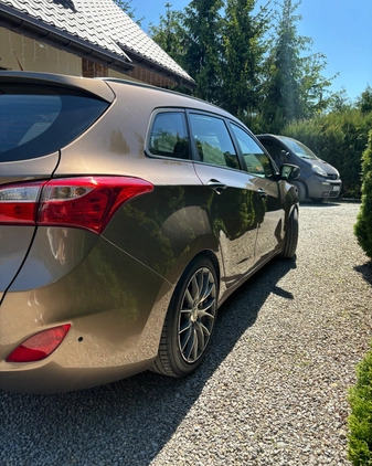 Hyundai I30 cena 27200 przebieg: 242000, rok produkcji 2013 z Strzyżów małe 497